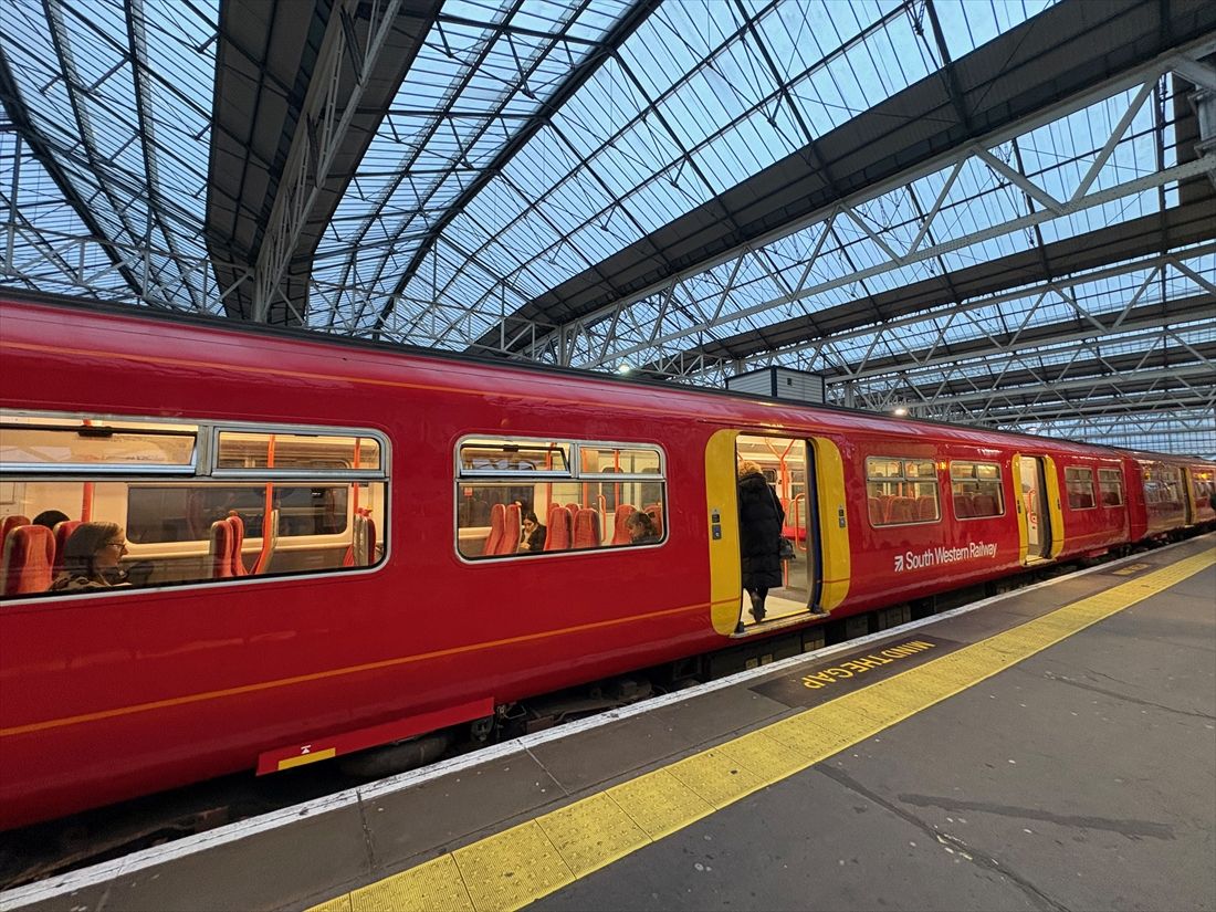 クラス455は新型車両の投入の遅れで、予定よりも長く通勤の足に使われ続けた（筆者撮影）