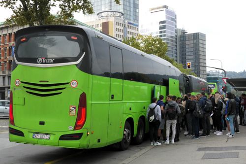FlixBusの4カ国直通便、多くの利用者で賑わう（2022年 筆者撮影）
