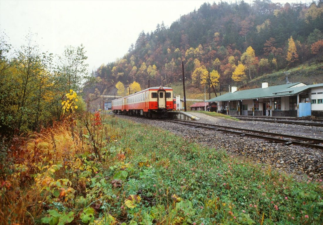 糠平駅に停車する列車（撮影：南正時）