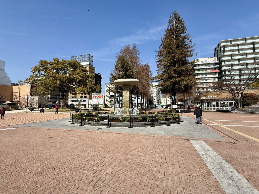 駅前の広場（筆者撮影）