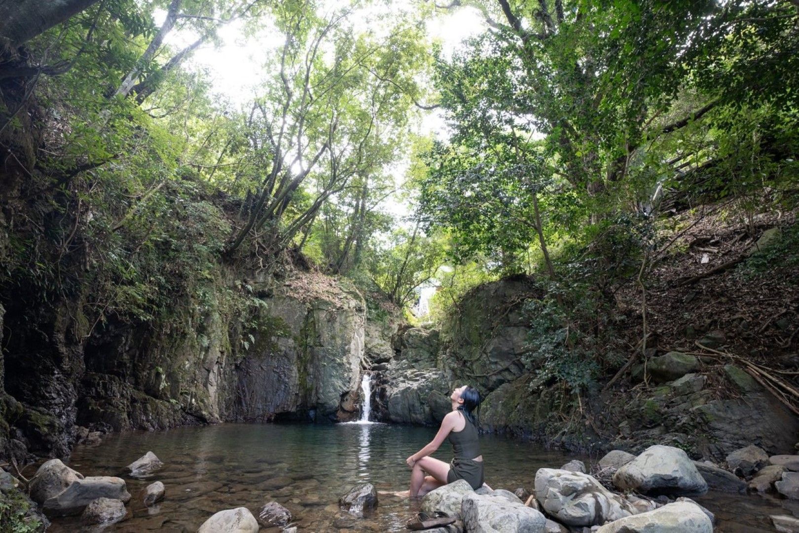 紀州忍びの湯 二ノ丸温泉（和歌山県）。サウナのあとは滝壺に飛び込む（写真：佐々木麻帆）