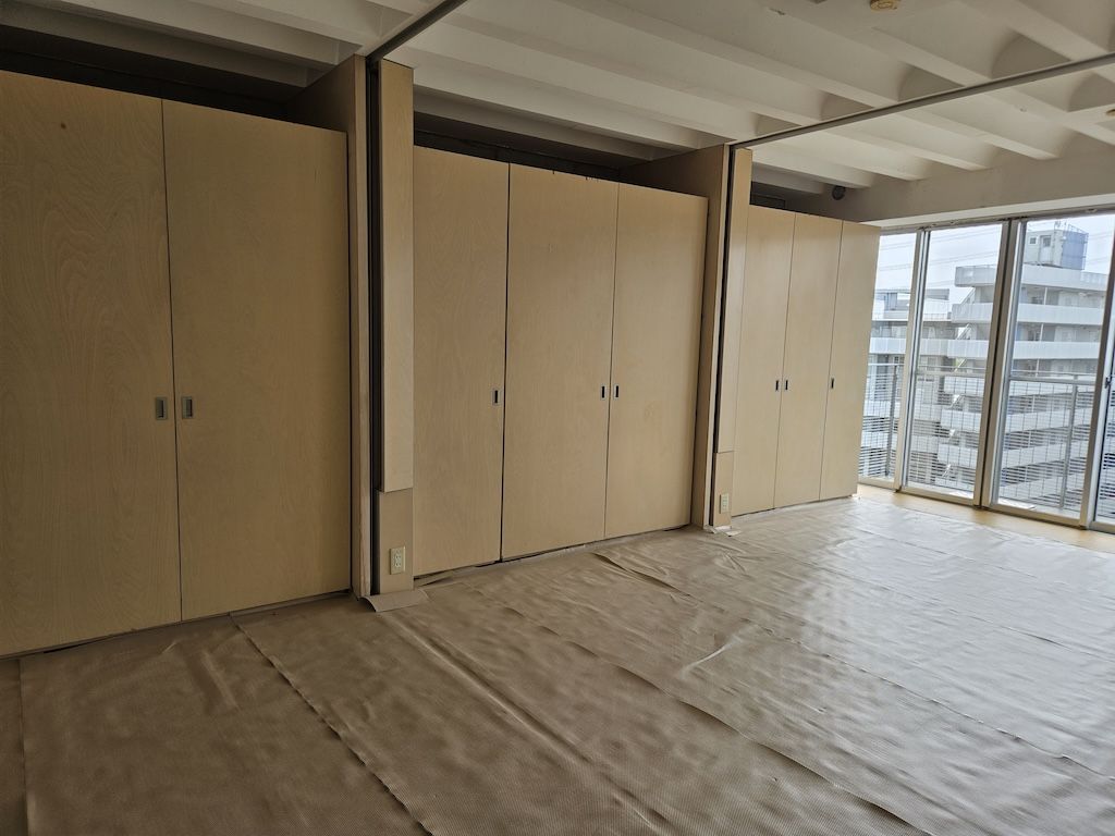 ワンルームは、建具を動かして３室に分けることができる（写真：筆者撮影）