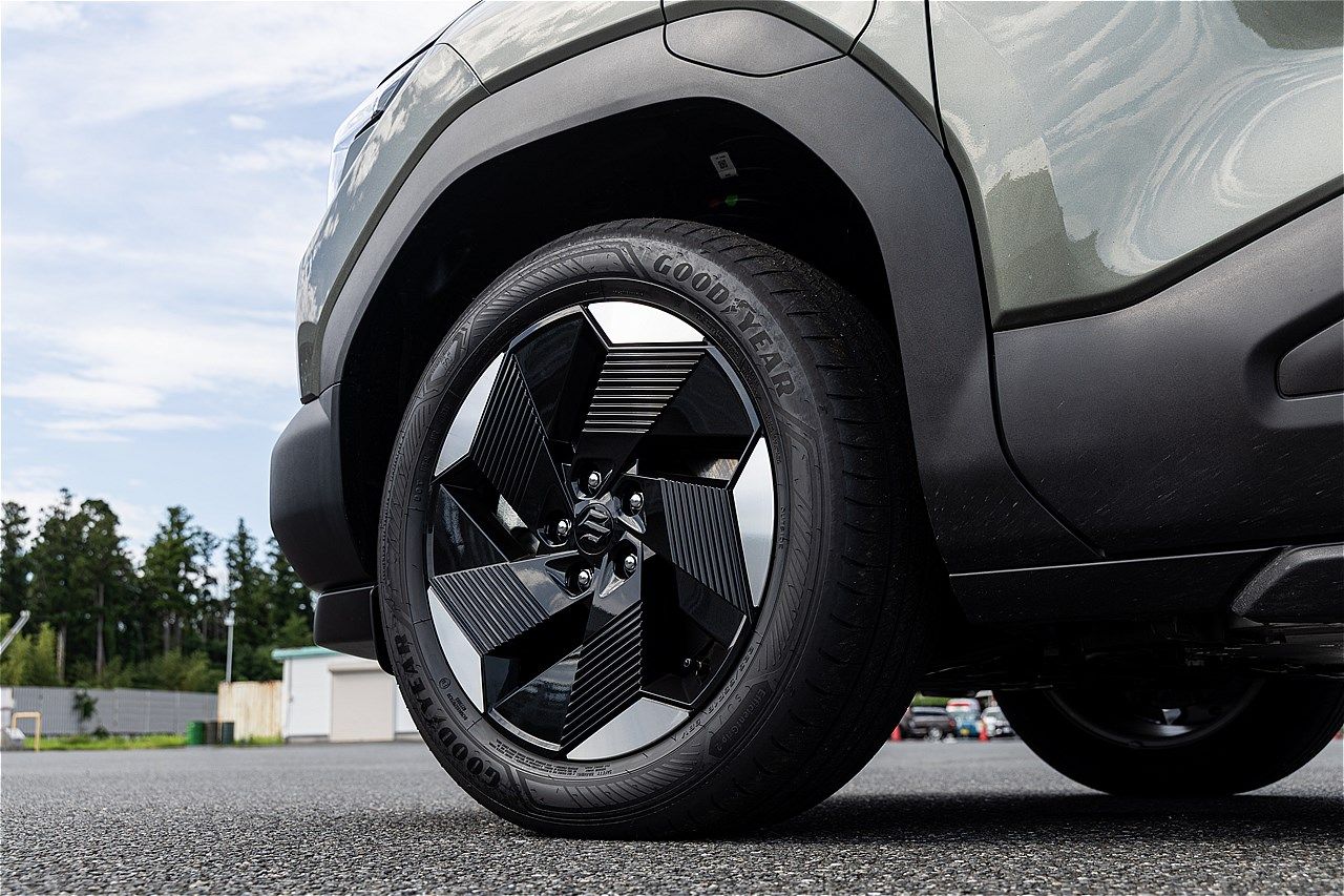 スズキの新型「eビターラ プロトタイプ」（写真：三木 宏章）