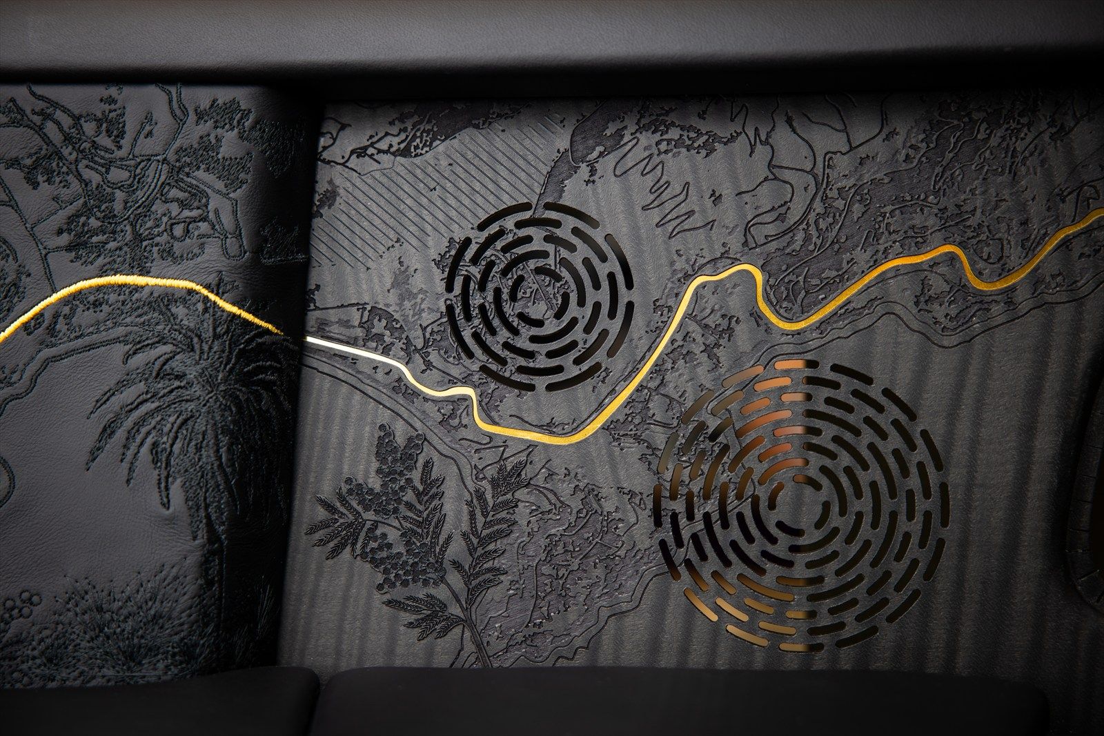 ROLLS-ROYCE PHANTOM CENTENARY PRIVATE COLLECTION（写真：Rolls-Royce Motor Cars）