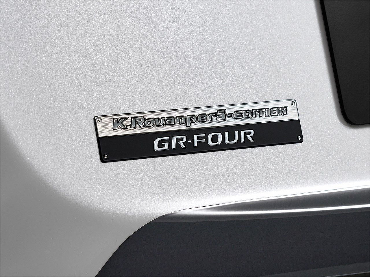 GRヤリス RZ“High performance・Sébastien Ogier Edition”（日本仕様、プロトタイプ）とGRヤリス RZ“High performance・Kalle Rovanperä Edition”（日本仕様、プロトタイプ）（写真：トヨタ自動車）