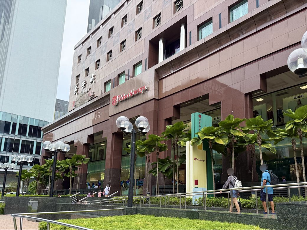 「シンガポール高島屋S.C.」商業施設が立ち並ぶ繁華街オーチャードロードにある（筆者撮影）