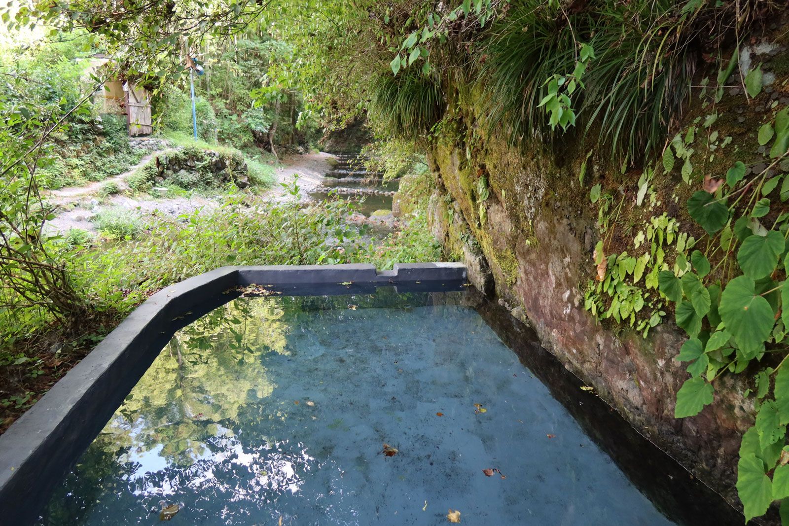 湧水を利用した水風呂