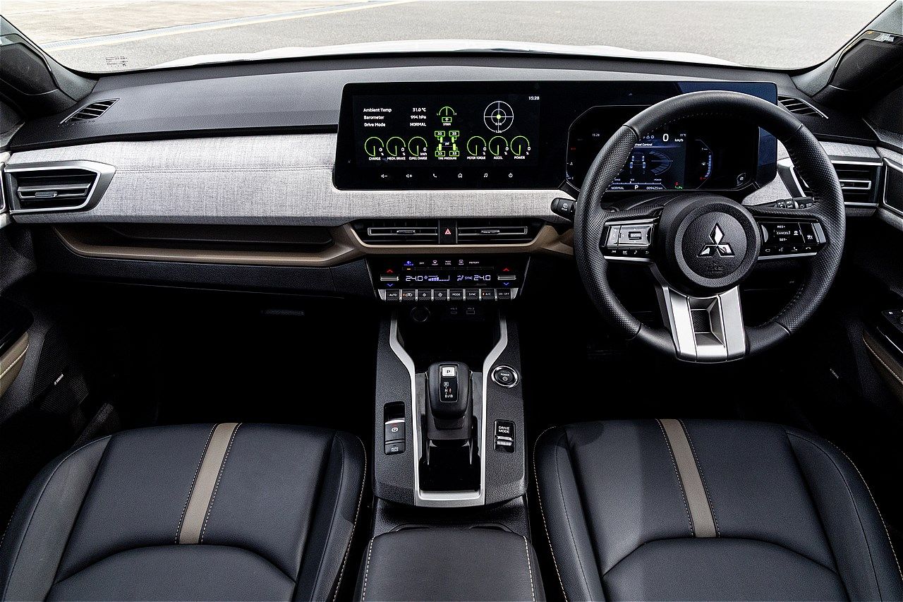 三菱の新型SUV「エクスフォースHEV」（筆者撮影）