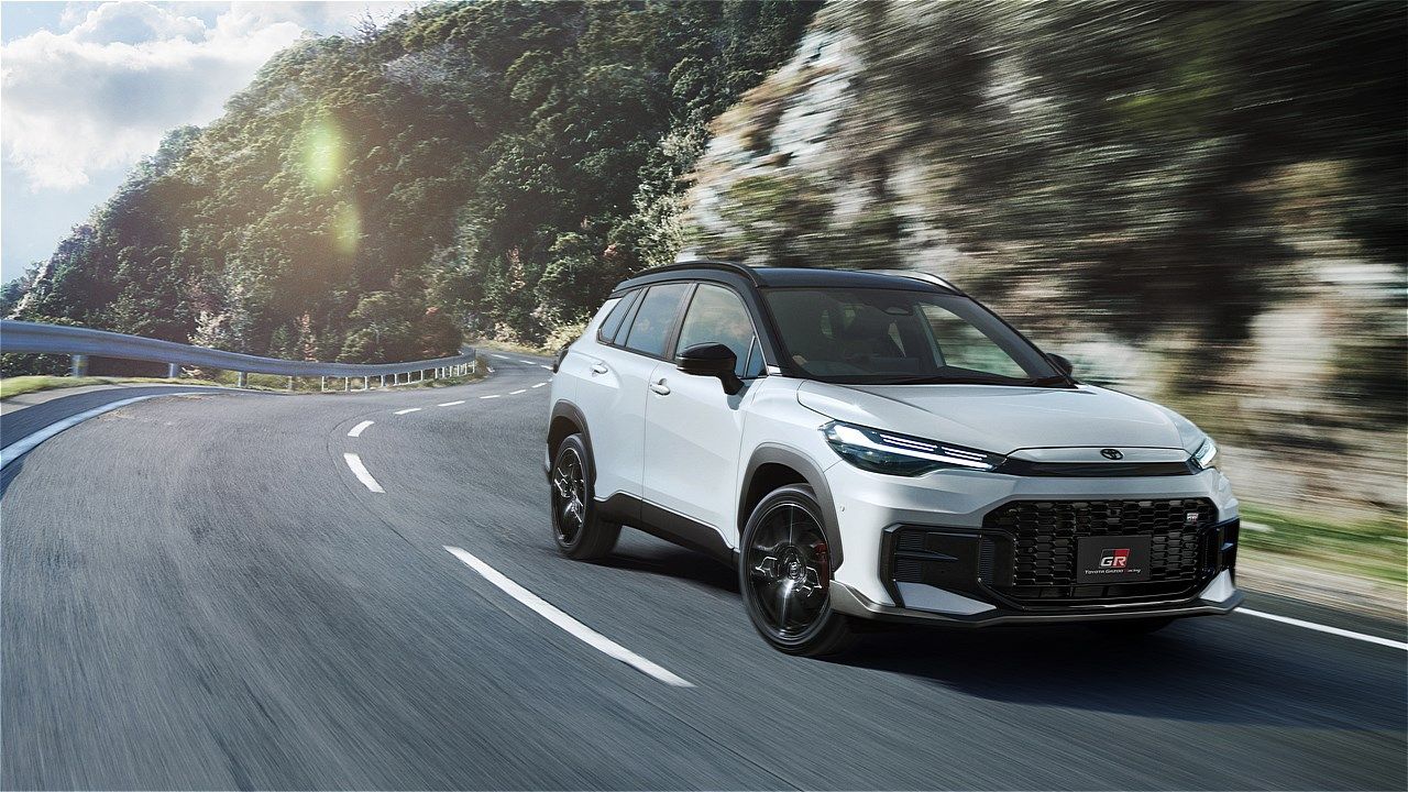 トヨタ「カローラ クロスGR SPORT」（写真：トヨタ自動車）