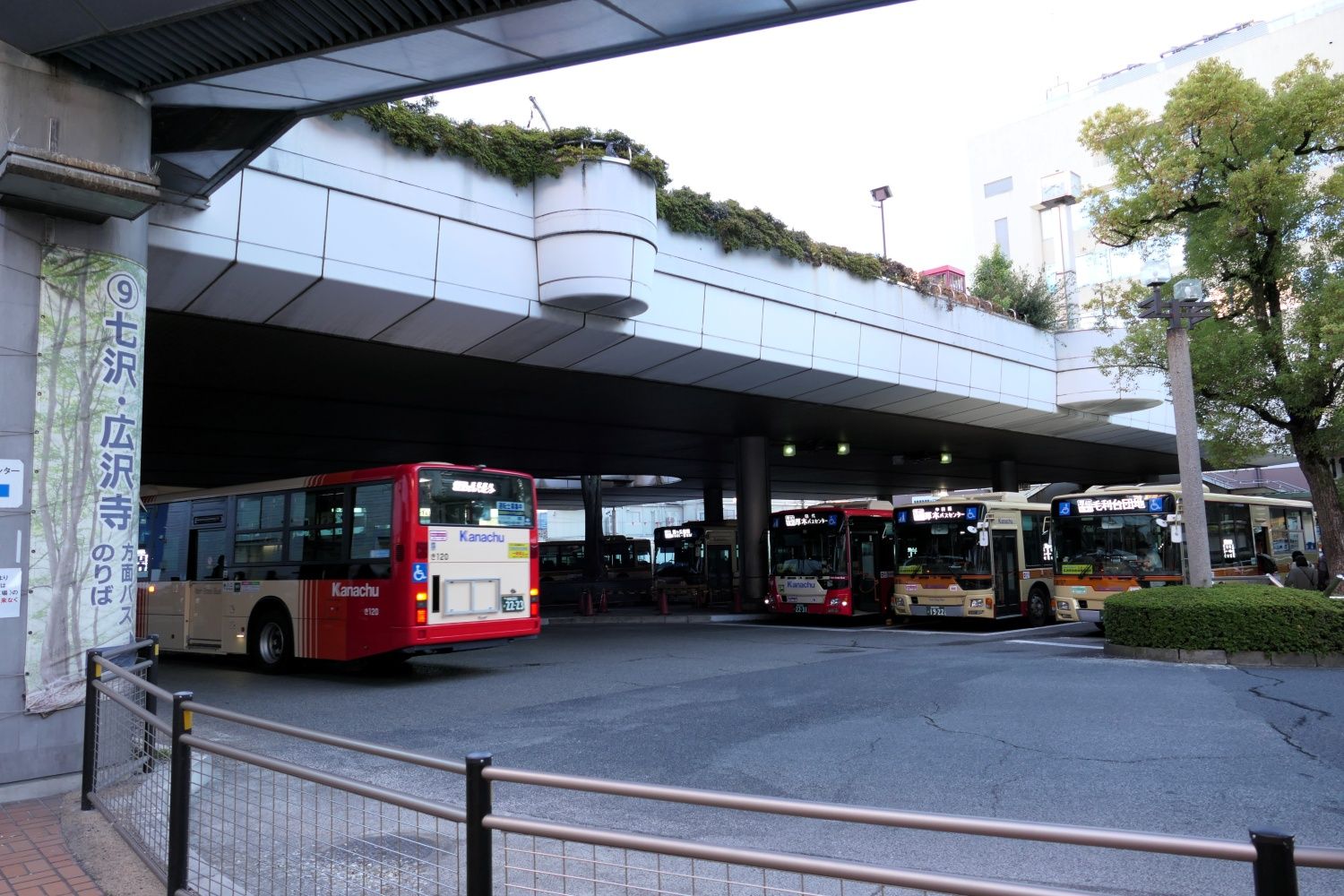 神奈中バスの拠点の1つ、厚木バスセンター（記者撮影）