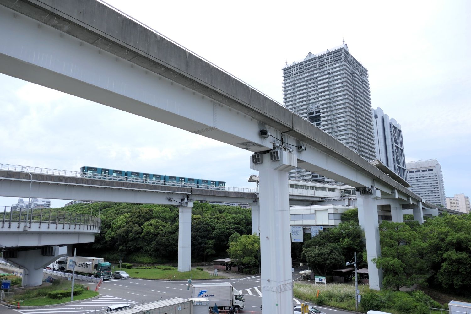 六甲ライナー　アイランド北口駅