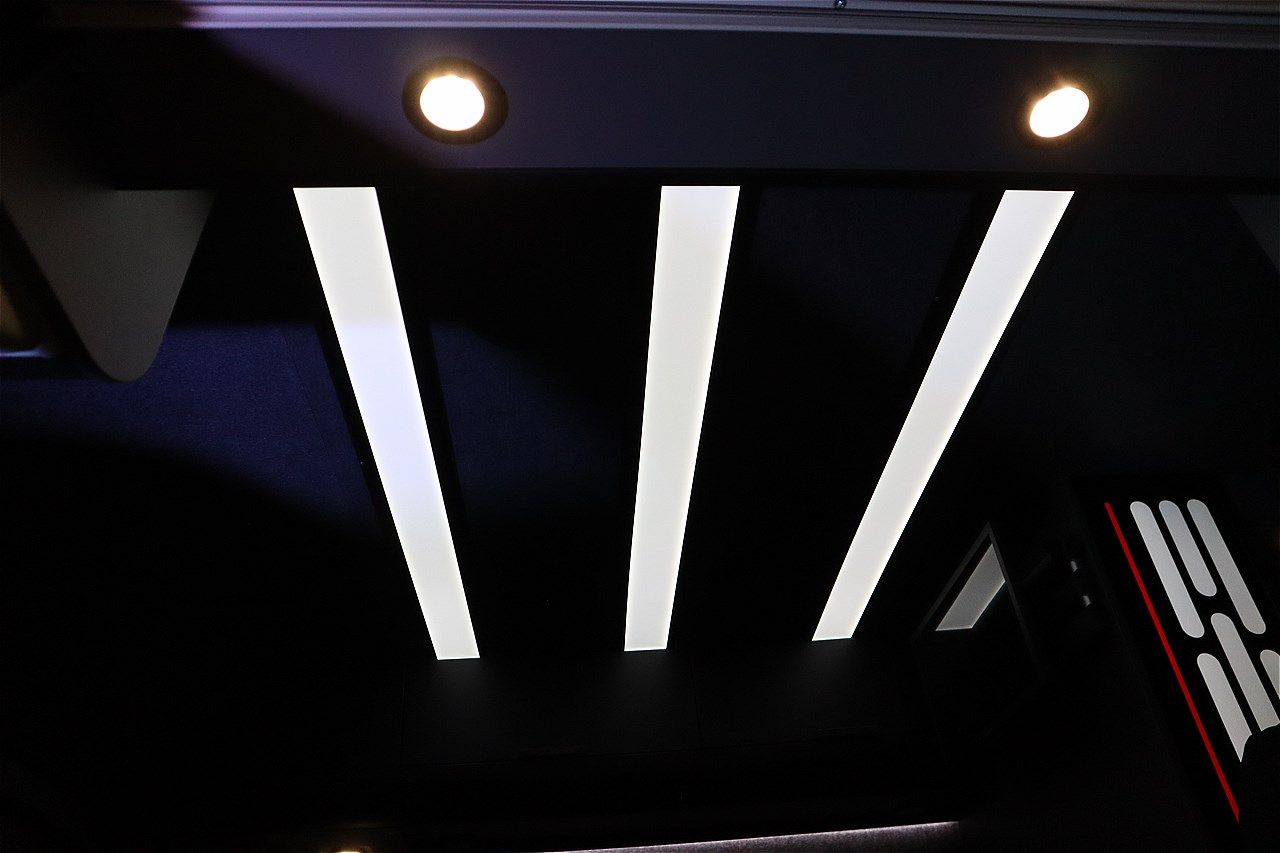 スター・ウォーズの世界観が広がるトイファクトリーのキャンピングカー「ダビンチ6.0＜スター・ウォーズ＞エディション」（筆者撮影）