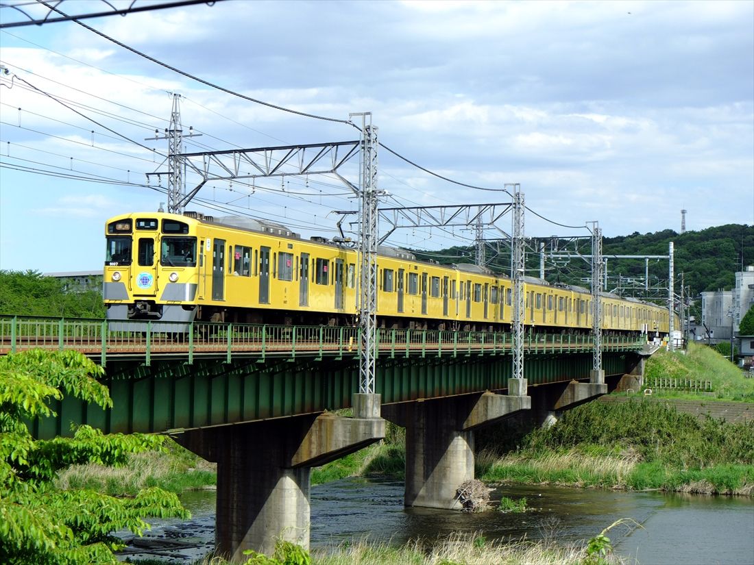 1988年以降製造の2000系はデザインを一新し「新2000系」と呼ばれる（撮影：南正時）