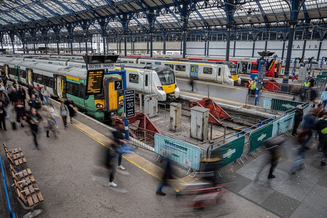 2026年5月に国営化予定の「ゴヴィア・テムズリンク・レールウェイ」はテムズリンク、サザン、グレートノーザン、ガトウィック・エクスプレスの4つのブランドで列車を運行するイギリス最大級の運行会社。ブライトン駅に並んだ各線の車両（写真：Govia Thameslink Railway）