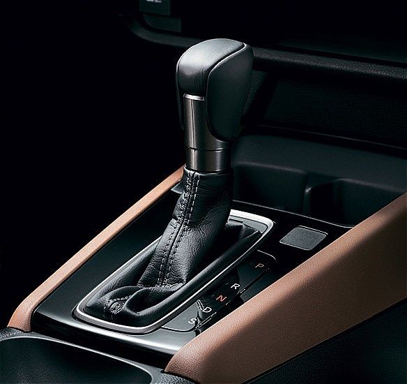 一部改良モデルのホンダ「WR-V」および特別仕様車ブラックスタイル（写真：本田技研工業）