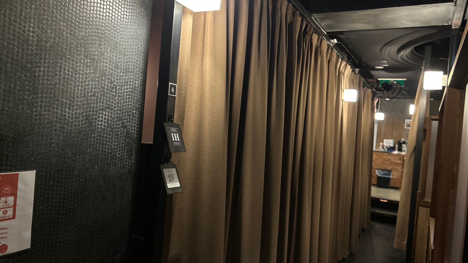 『THE SINGLE 銀座コリドー街店』の店内の様子。相席屋とは真逆で静か（筆者撮影）