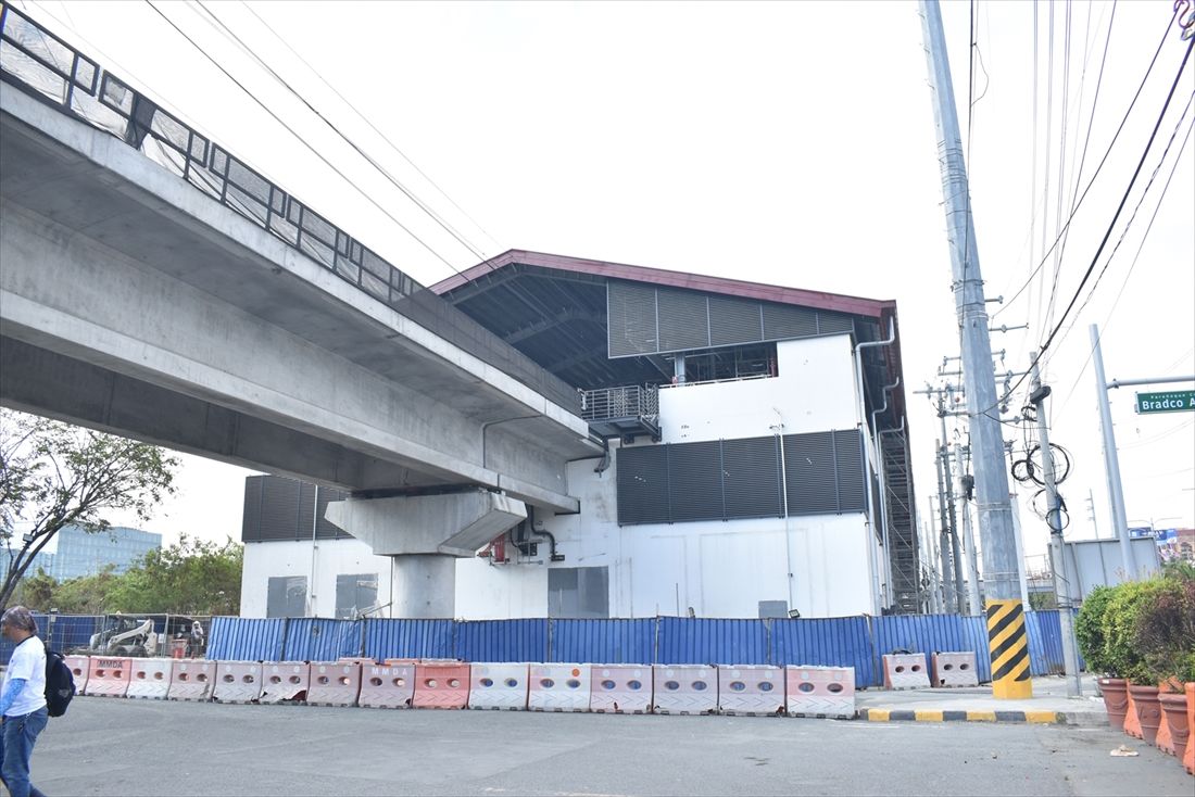 LRT1号線延伸区間で工事中の駅（筆者撮影）