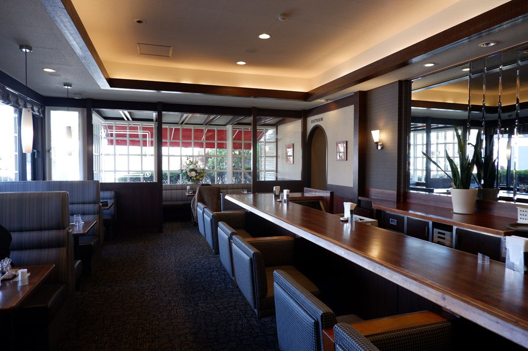 店内に雑多な雰囲気はなく、他のファミレスとは一線を画している印象（写真：筆者撮影）