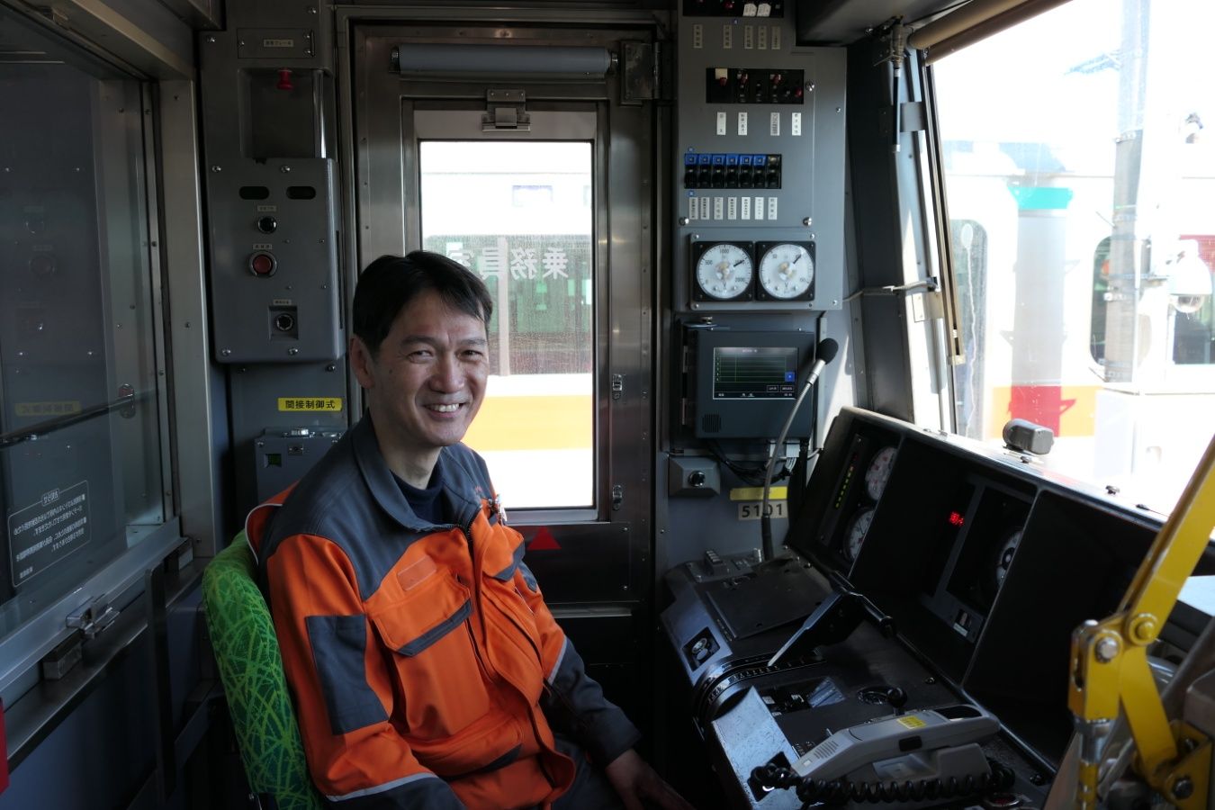 長津田検車区の本村規一さん。技能士として技術伝承にも力を入れてきた（記者撮影） 
