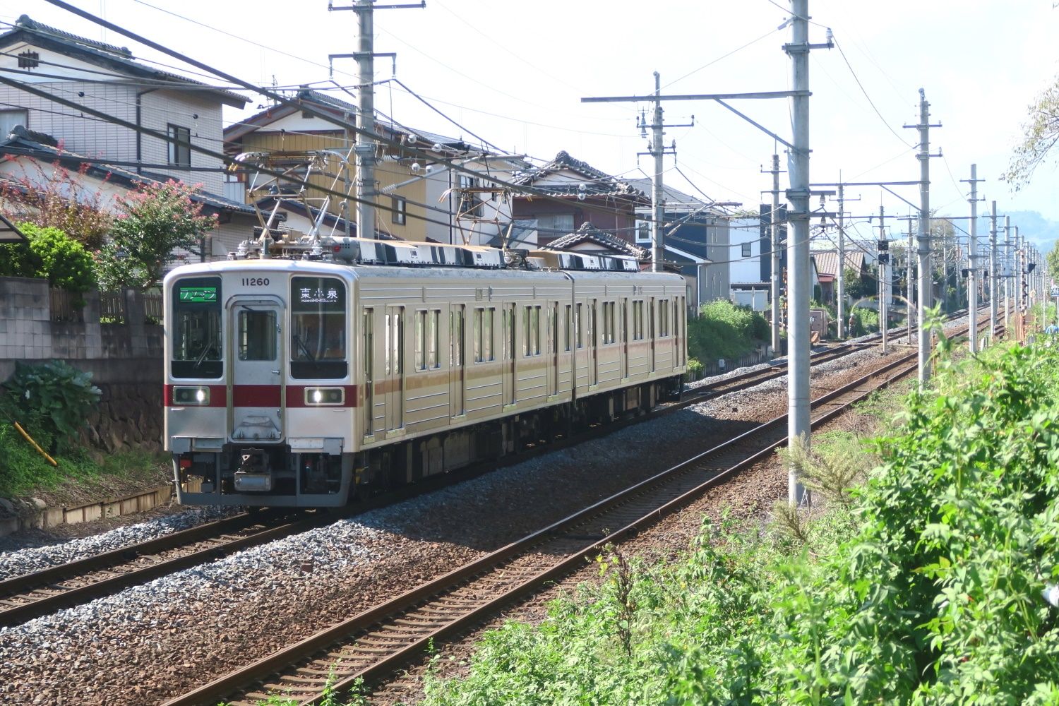 桐生線の終点、赤城駅を出て相老駅に向かう東武桐生線の電車。小泉線に直通する（筆者撮影）