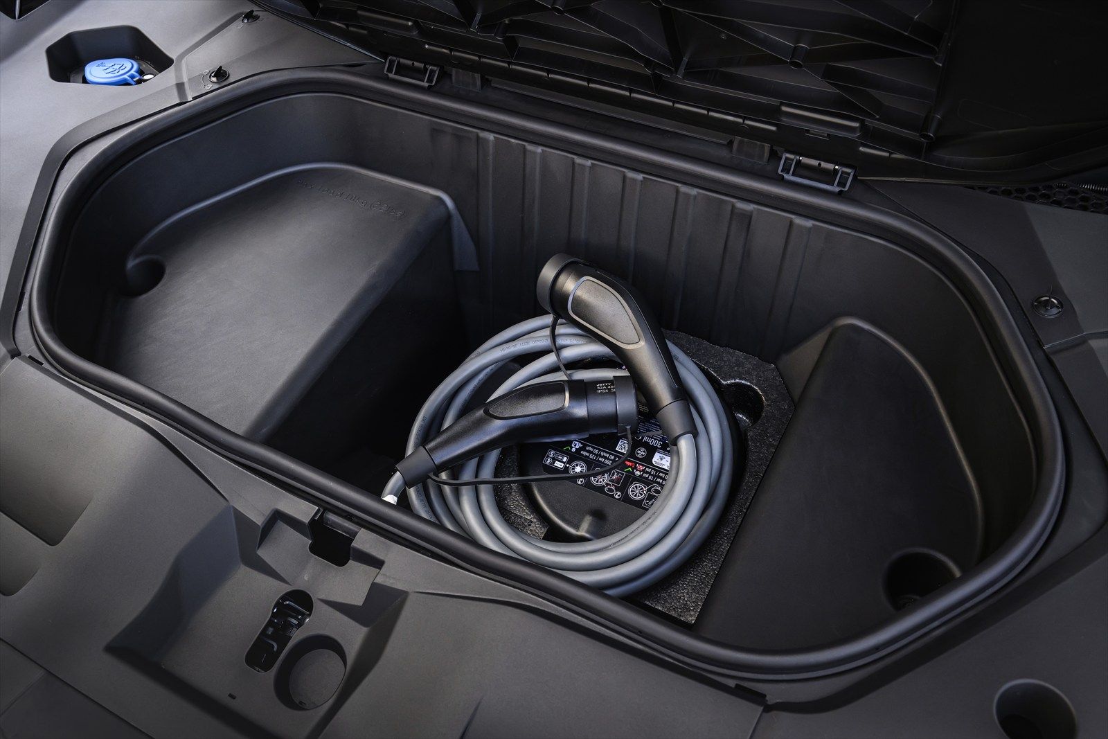 BMW iX3（写真：BMW）