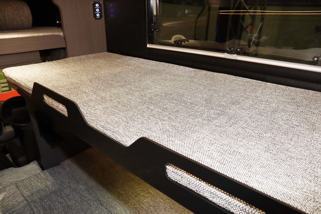 ダイレクトカーズの新作キャンピングカー「DN-75」（写真：筆者撮影）