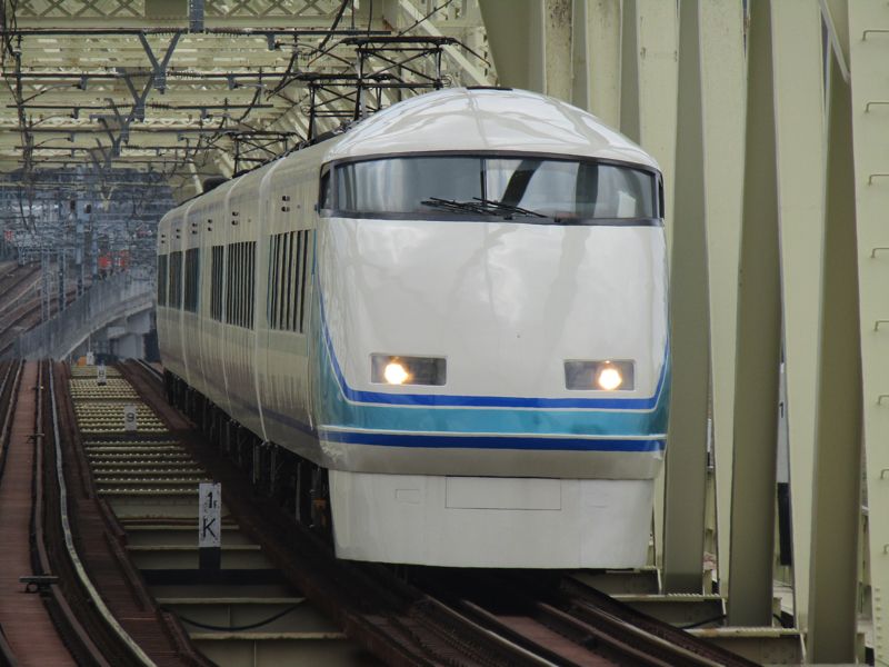 100系 粋塗装（北千住〜小菅間2021年）（筆者撮影）