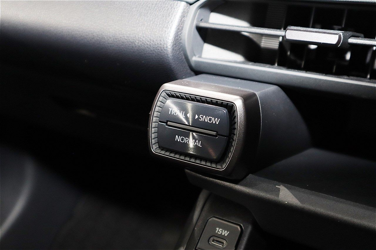 ジャパンモビリティショー2025に展示されたトヨタの新型「RAV4アドベンチャー」（筆者撮影）