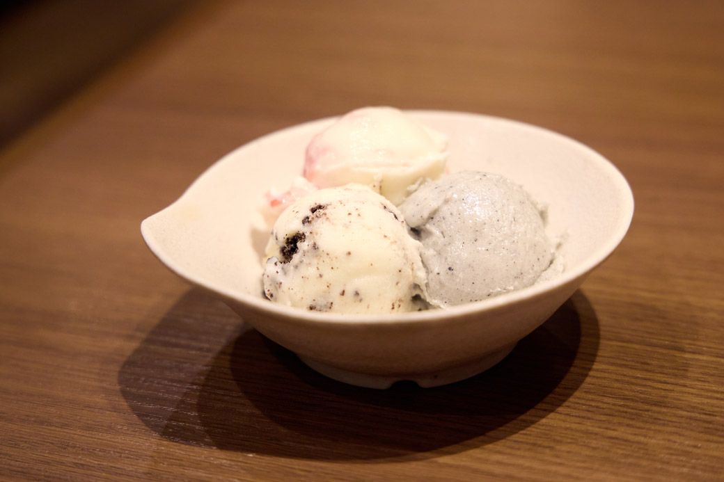 黒ゴマ・チョコチップ・ストロベリーヨーグルトのジェラード3種類（写真：筆者撮影）