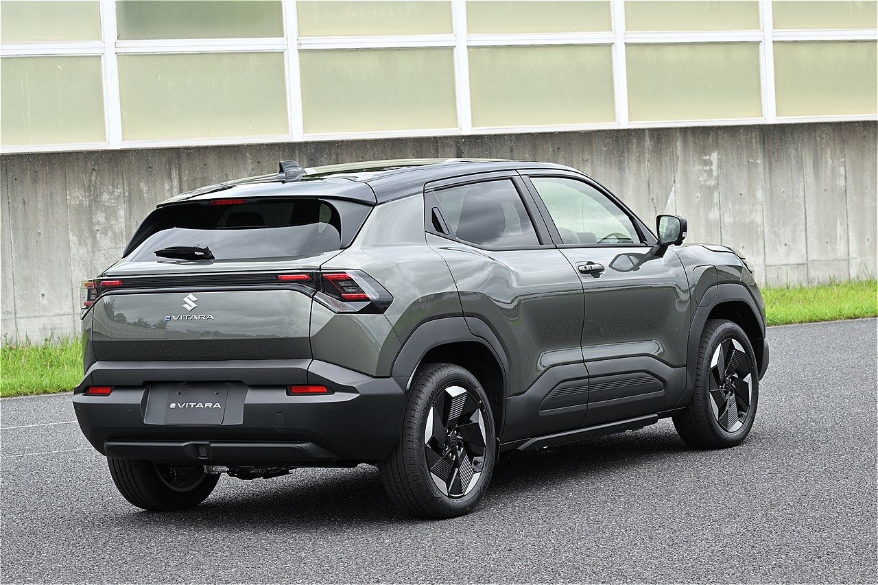 スズキの新型「eビターラ プロトタイプ」（写真：スズキ）