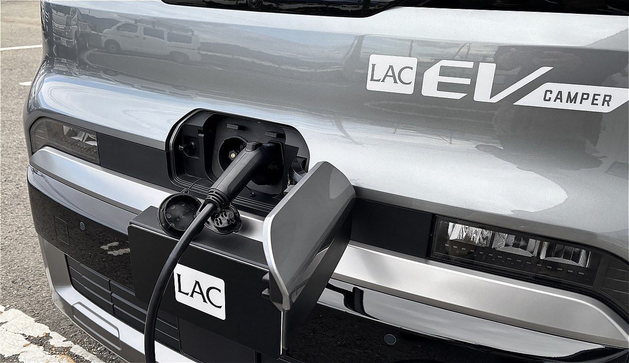 LACホールディングスのBEVキャンピングカー「LAC EVキャンパーP」（写真：LACホールディングス）