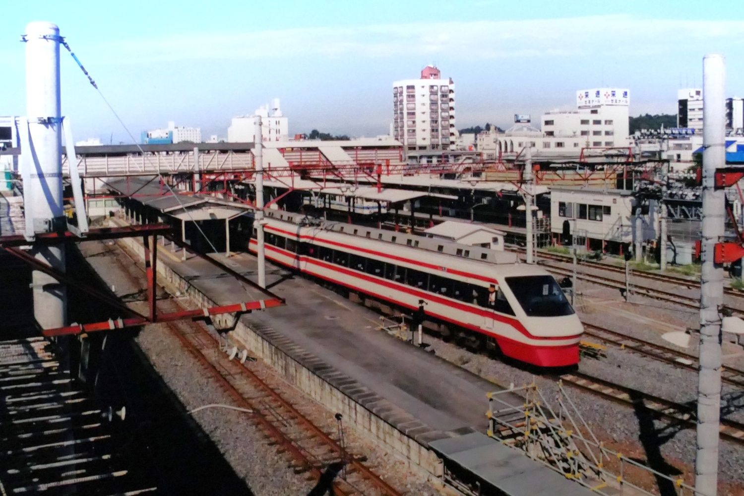 東武鉄道　高架化工事中の太田駅