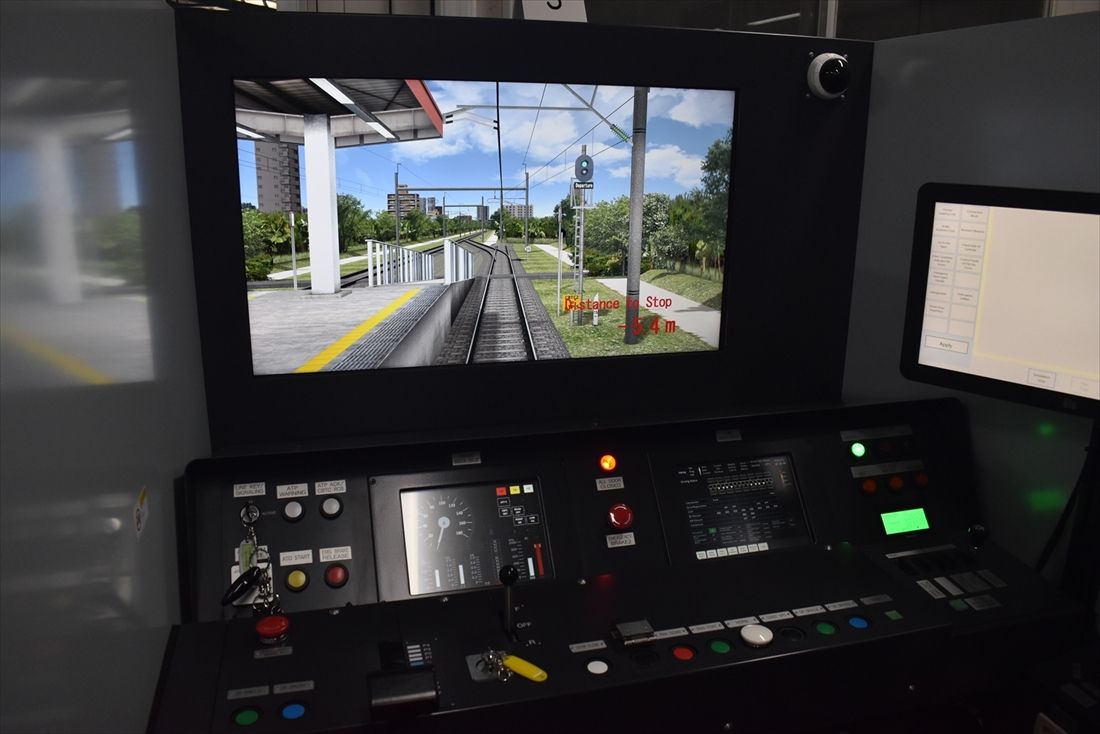 30台の卓上型運転シミュレーター。日本の無償資金援助で導入された（筆者撮影）
