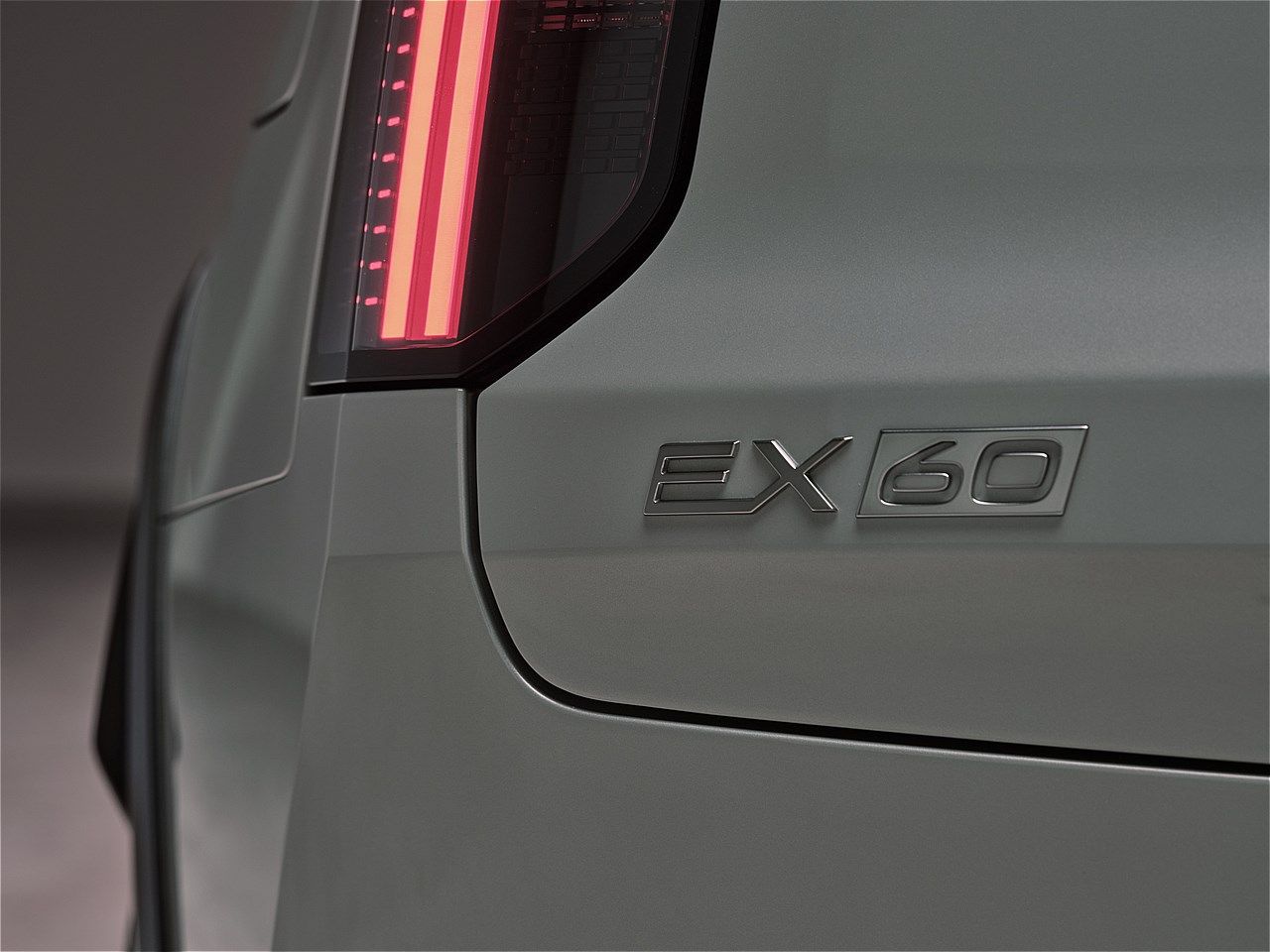 EX60と同時に発表されたボルボ「EX60クロスカントリー」（写真：ボルボ・カー・ジャパン）