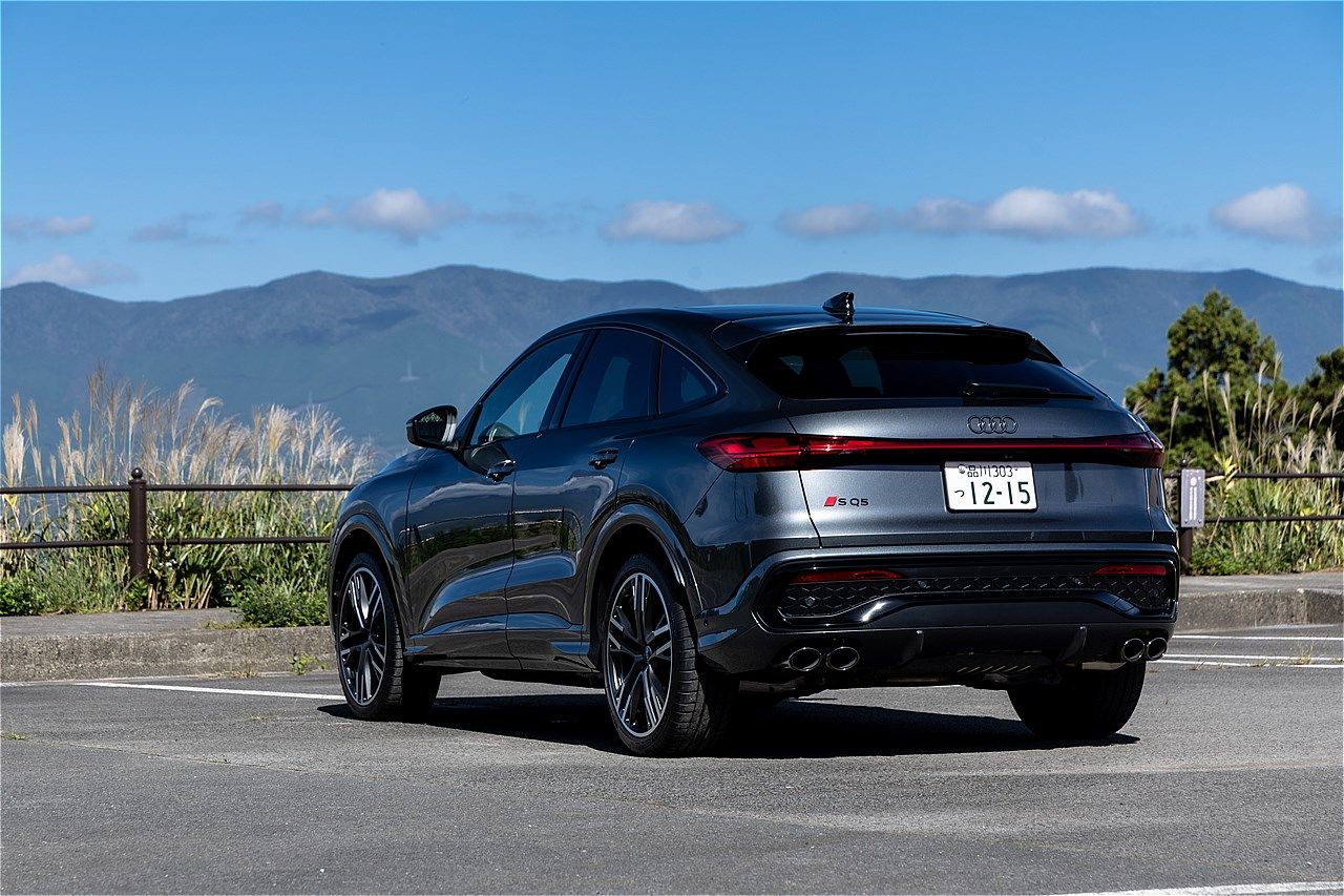 アウディの新型「SQ5スポーツバック」（写真：三木 宏章）
