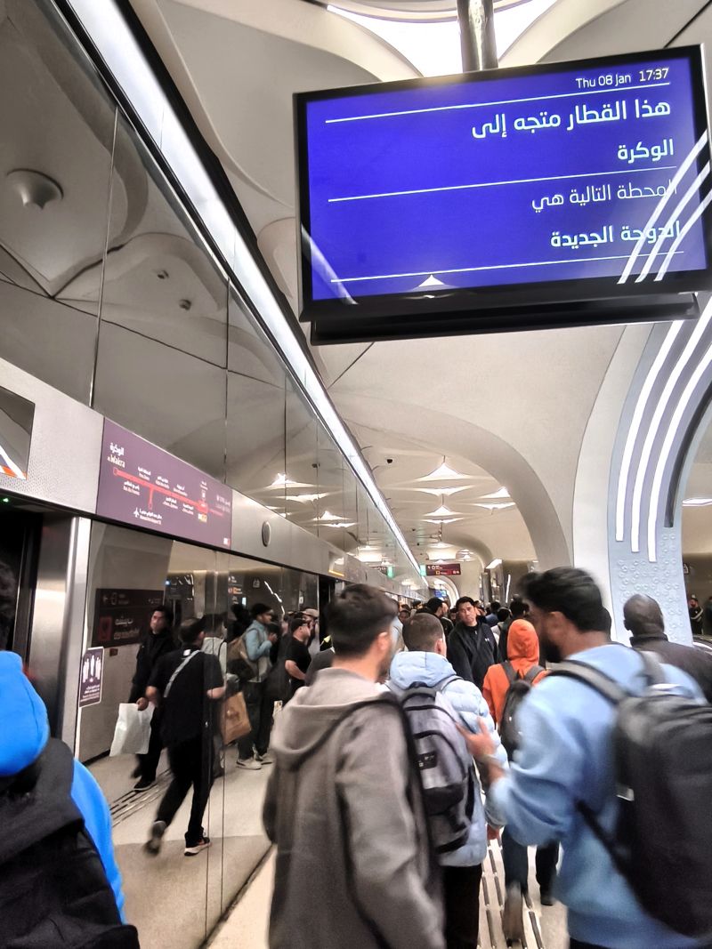 開業6年しか経っていないが市内交通として定着、朝夕は混雑する（筆者撮影）