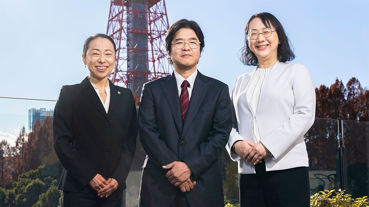 左からパリテ社会保険労務士事務所・佐藤道子氏、高崎経済大学 高崎経済大学 経済学部 教授・小林徹氏、日本労働組合総連合会(連合)・新沼かつら氏