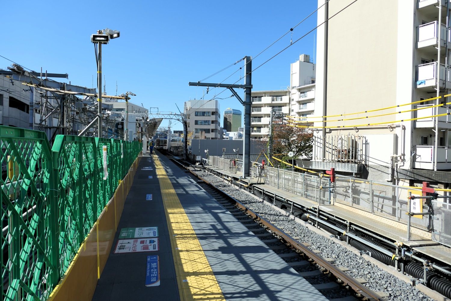 片面だけの下り線ホーム（記者撮影）