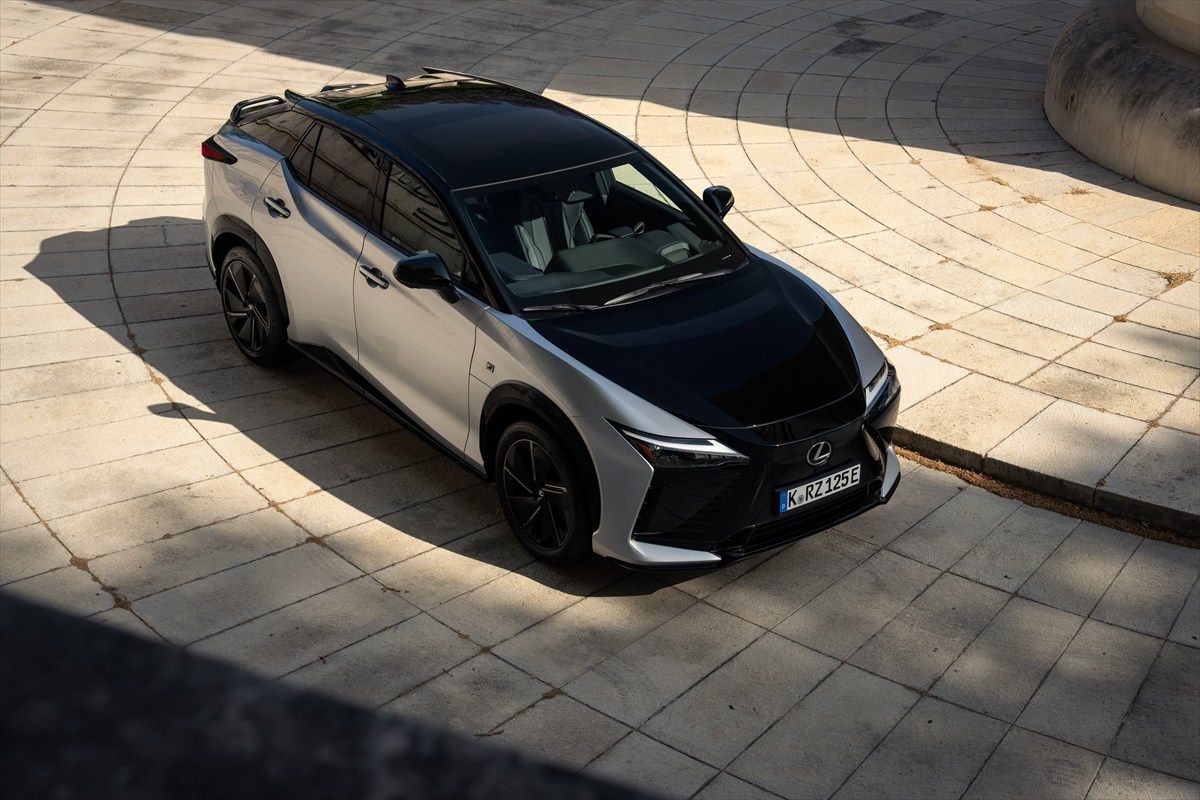 レクサスRZ（写真：Lexus International）