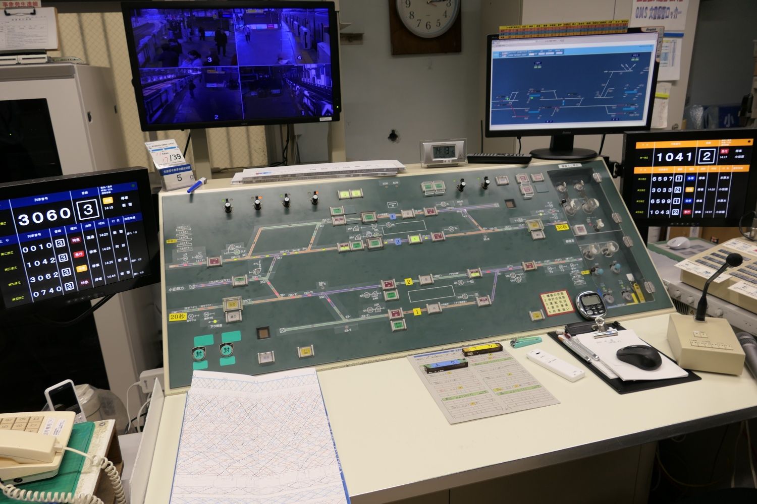 本厚木駅は2面4線（記者撮影）