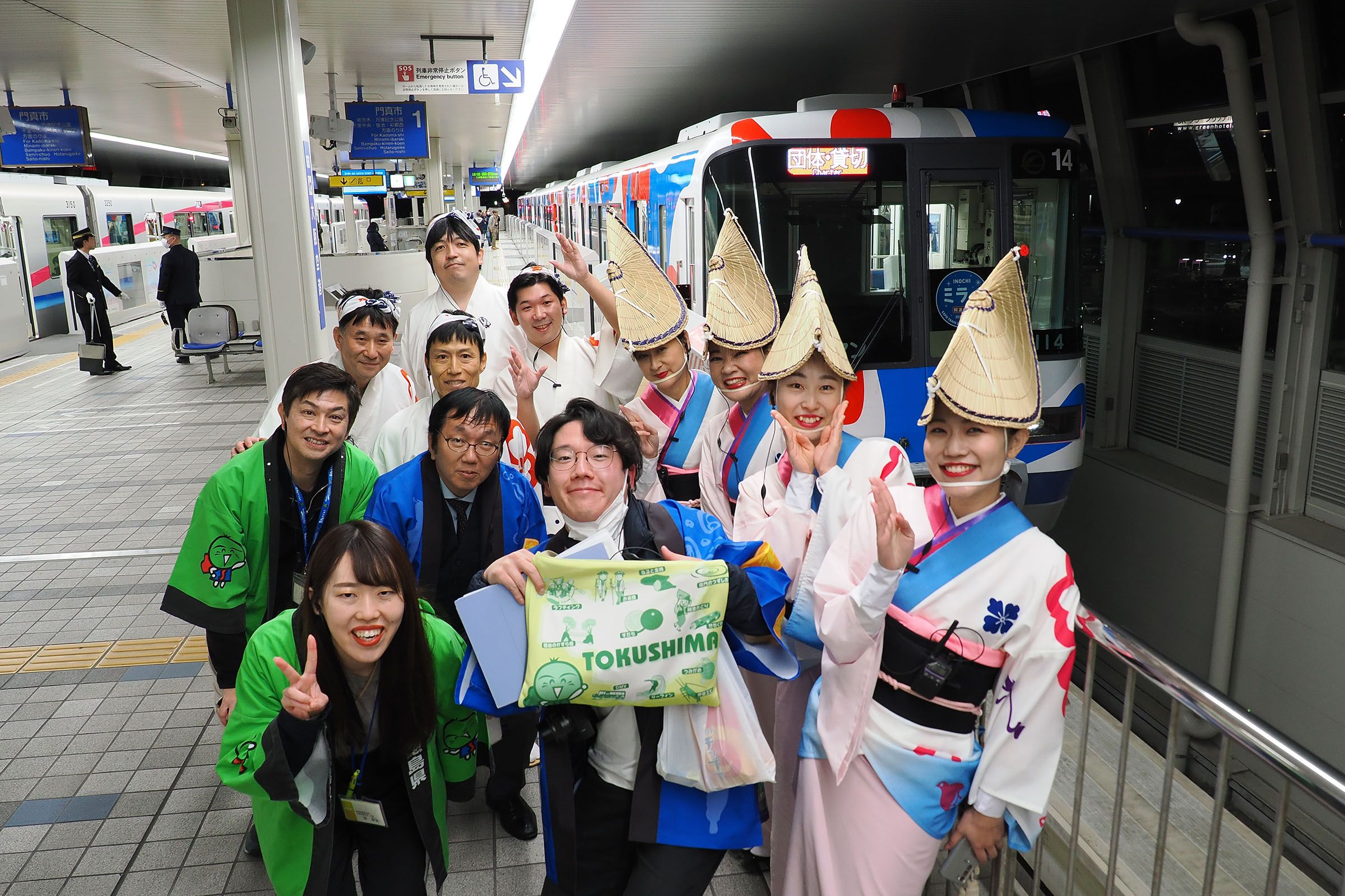 イベント列車でのひとコマ。現在は毎月運行されている＝2023年11月（撮影：伊原薫）