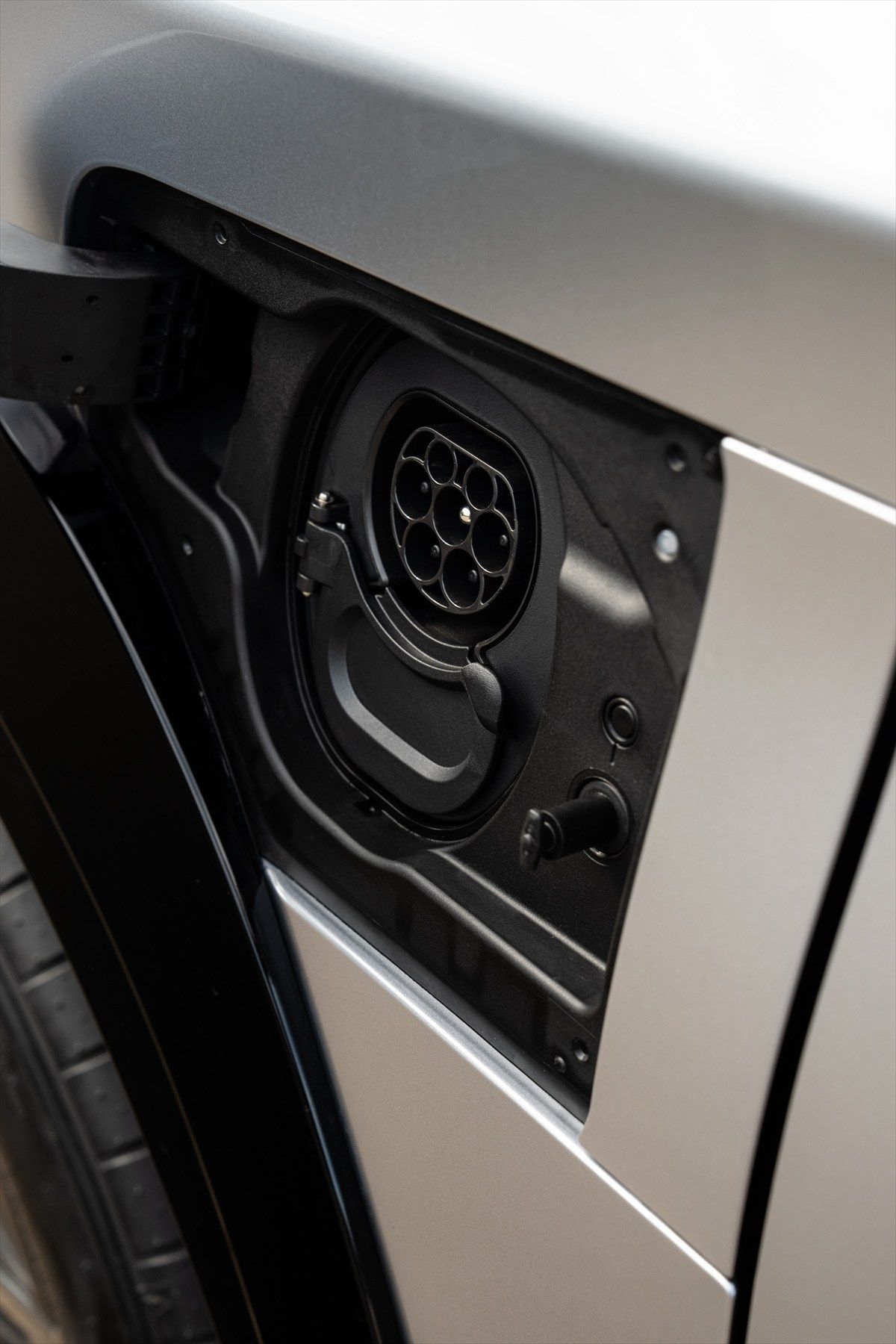 レクサスRZ（写真：Lexus International）