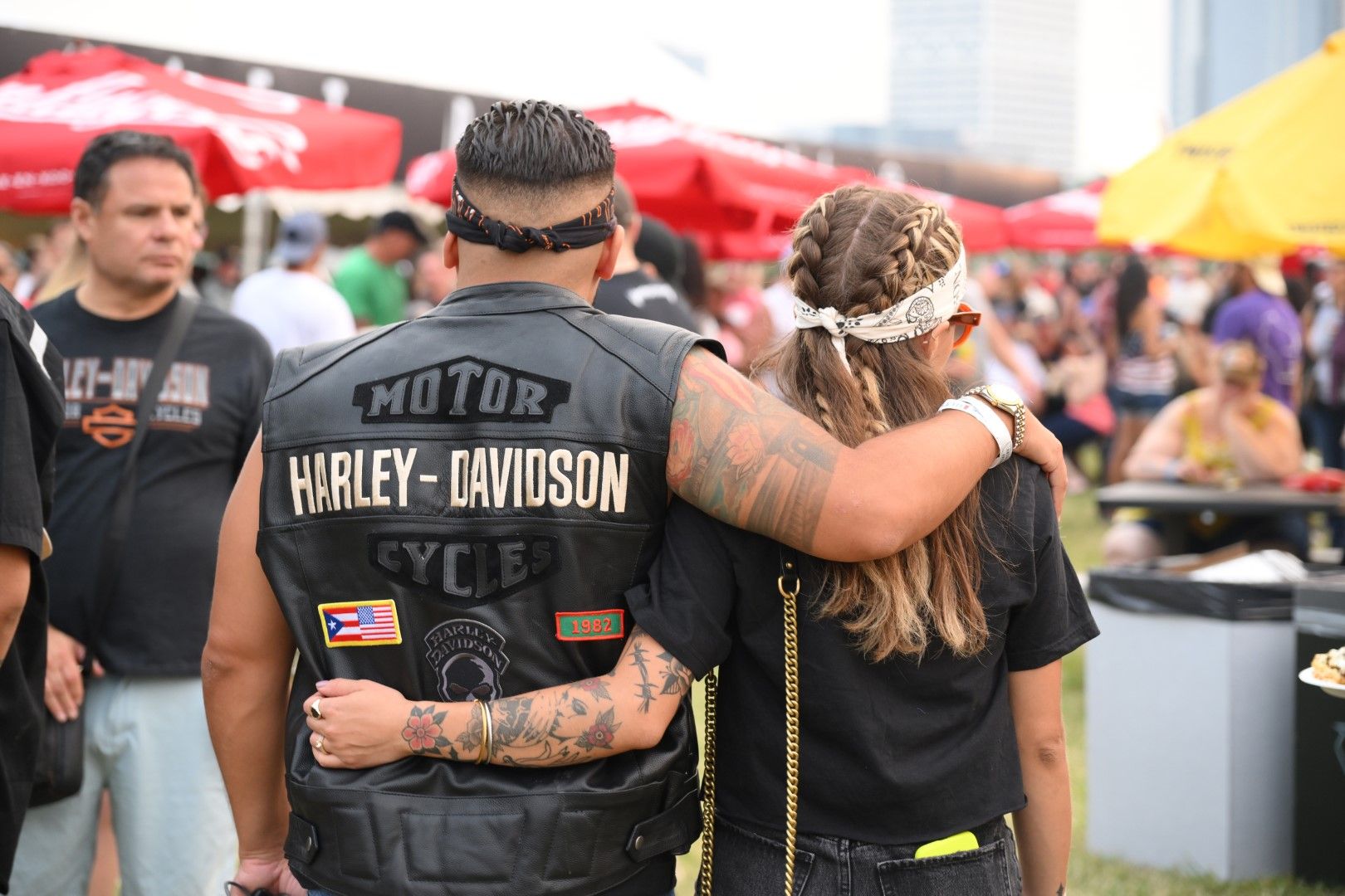 いかにもハーレー乗りといったファッションの参加者（写真：Getty Images for Harley-Davidson）