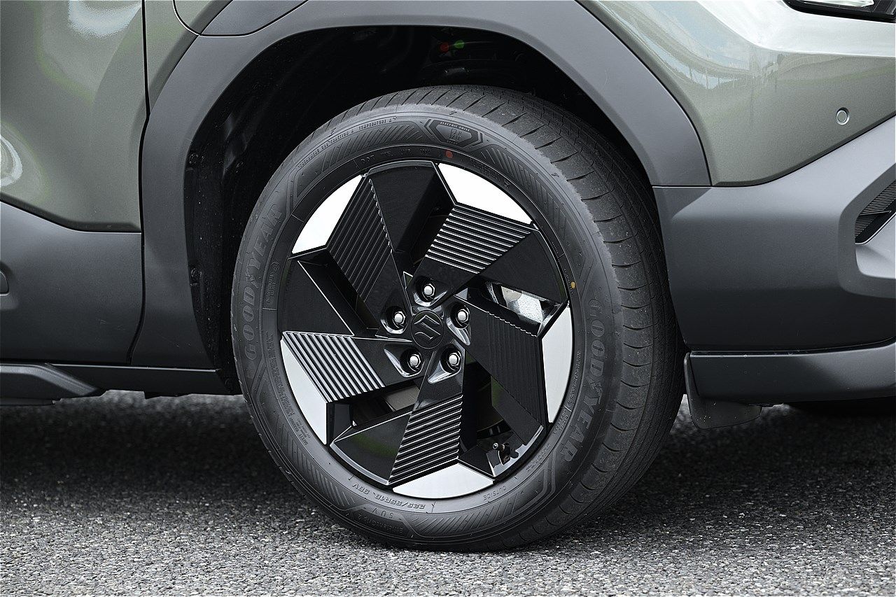 スズキの新型「eビターラ プロトタイプ」（写真：スズキ）