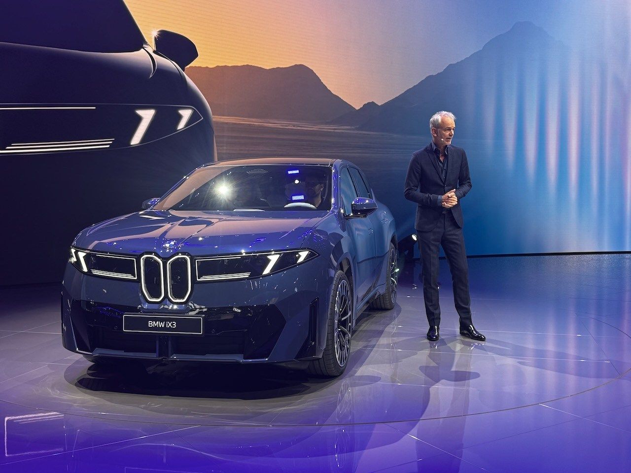 BMW iX3（写真：小川フミオ）