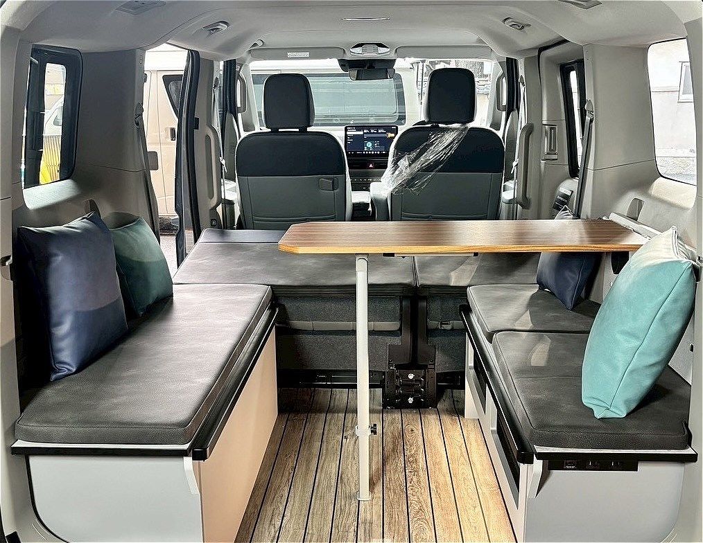 LACホールディングスのBEVキャンピングカー「LAC EVキャンパーP」（写真：LACホールディングス）