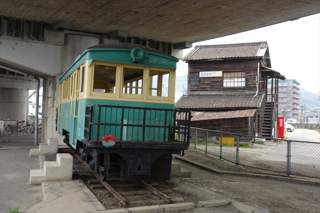 保存されている井笠鉄道の気動車（撮影：南正時）