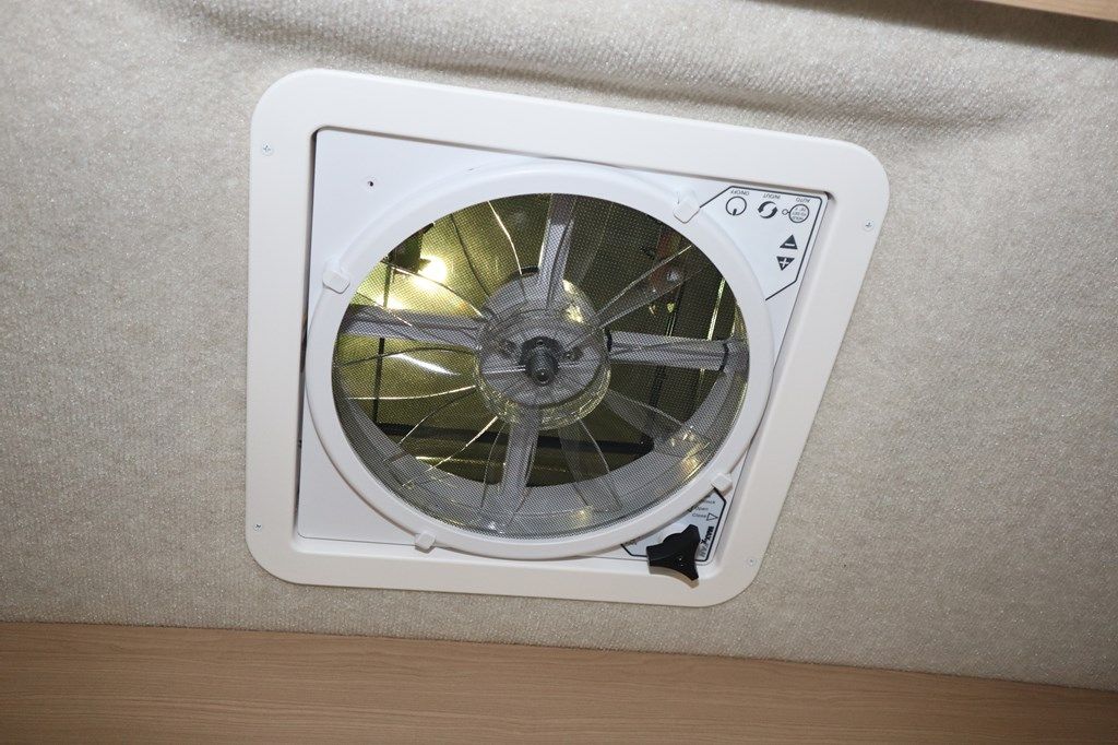 トヨタ「カムロード」をベースにした先代モデルの「コルド リーブス」（写真：筆者撮影）