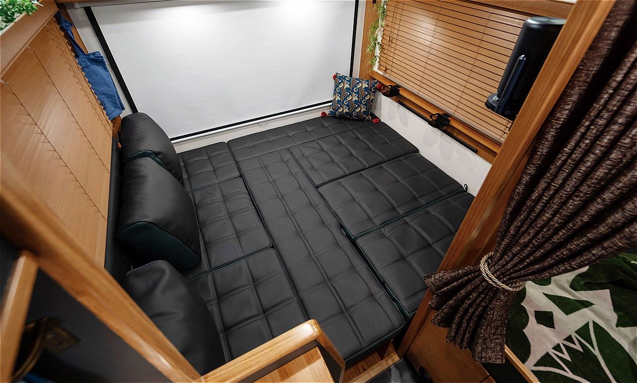 NTBの新作キャンピングカー「ジオローム」（写真：いすゞA&S）