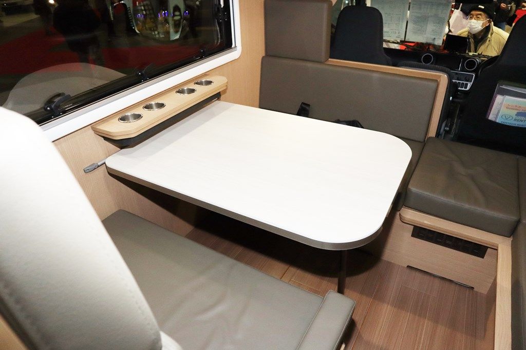 トヨタ「カムロード」をベースにした先代モデルの「コルド リーブス」（写真：筆者撮影）